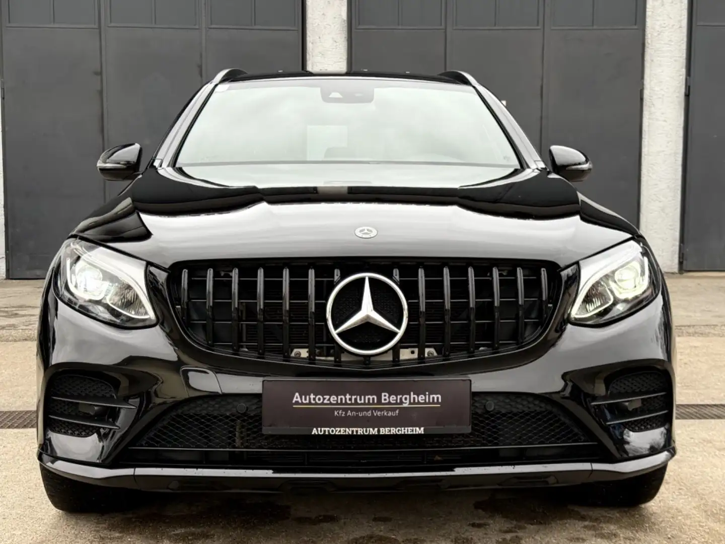 Mercedes-Benz GLC 250 d AMG Line 4Matic Schwarz - 2