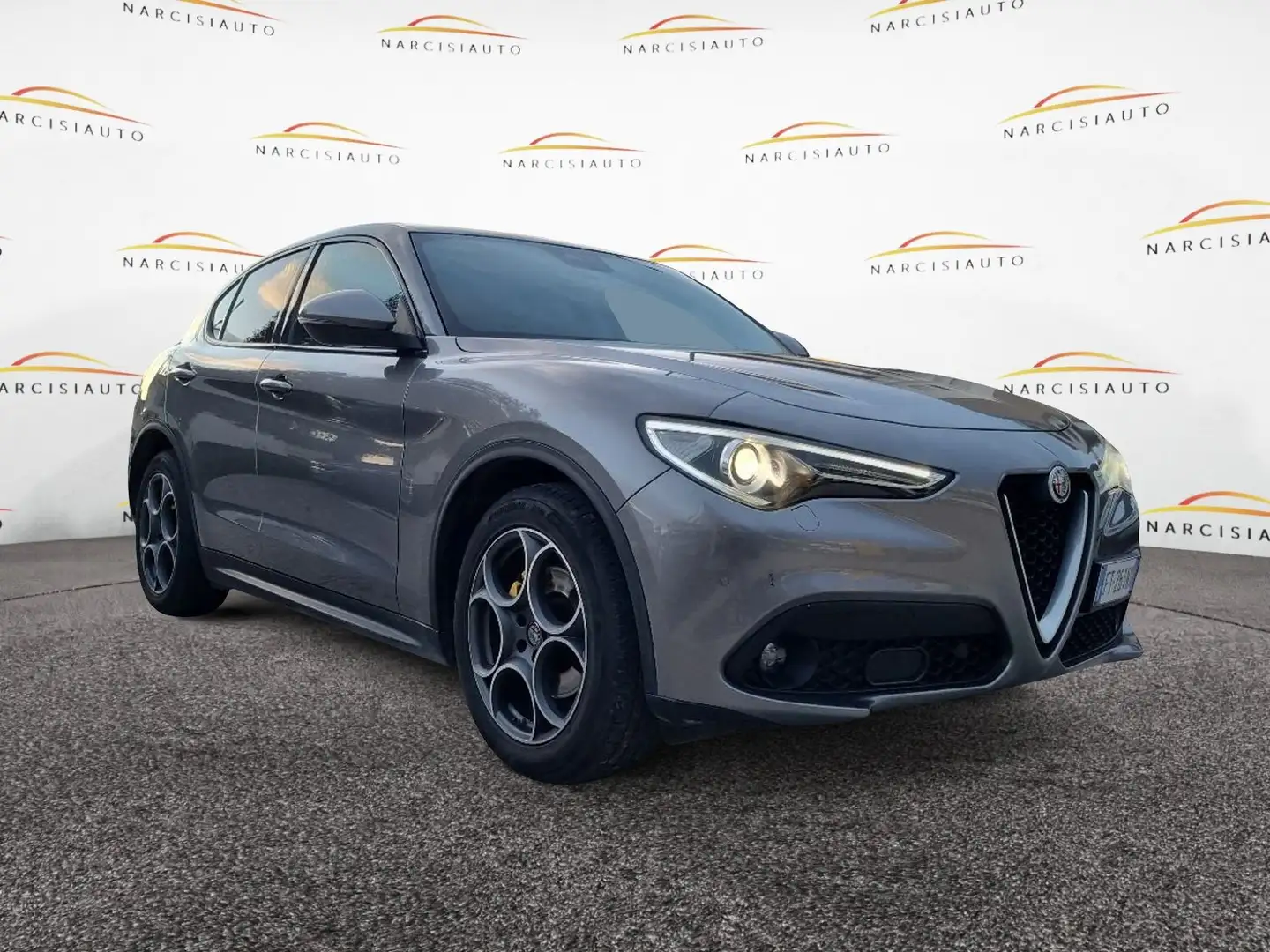 Alfa Romeo Stelvio 2.2 Turbodiesel 190 CV AT8 RWD Executive Grijs - 2
