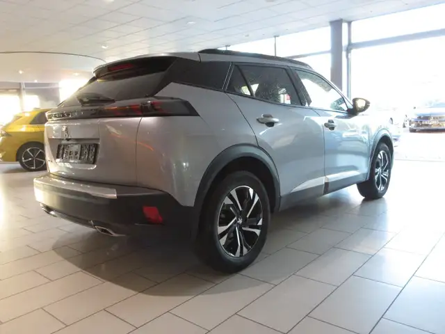 Peugeot 2008 view 4