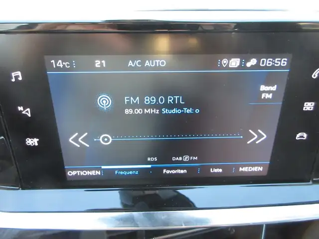 Peugeot 2008 view 14