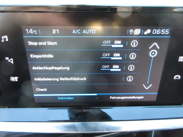 Peugeot 2008 view 11