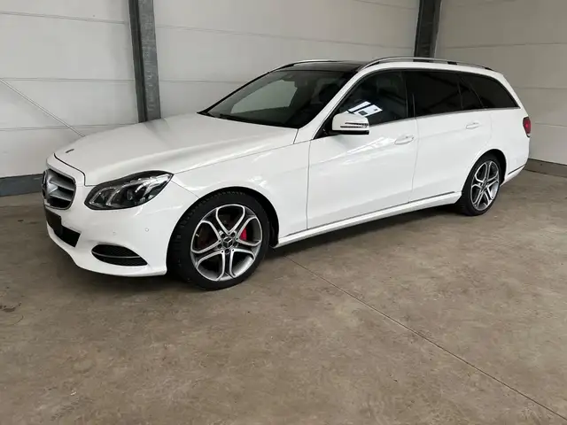 Mercedes-Benz E 250 E250T cdi Avantgarde+Leder+ParkAss+Navi+Pano+AHK