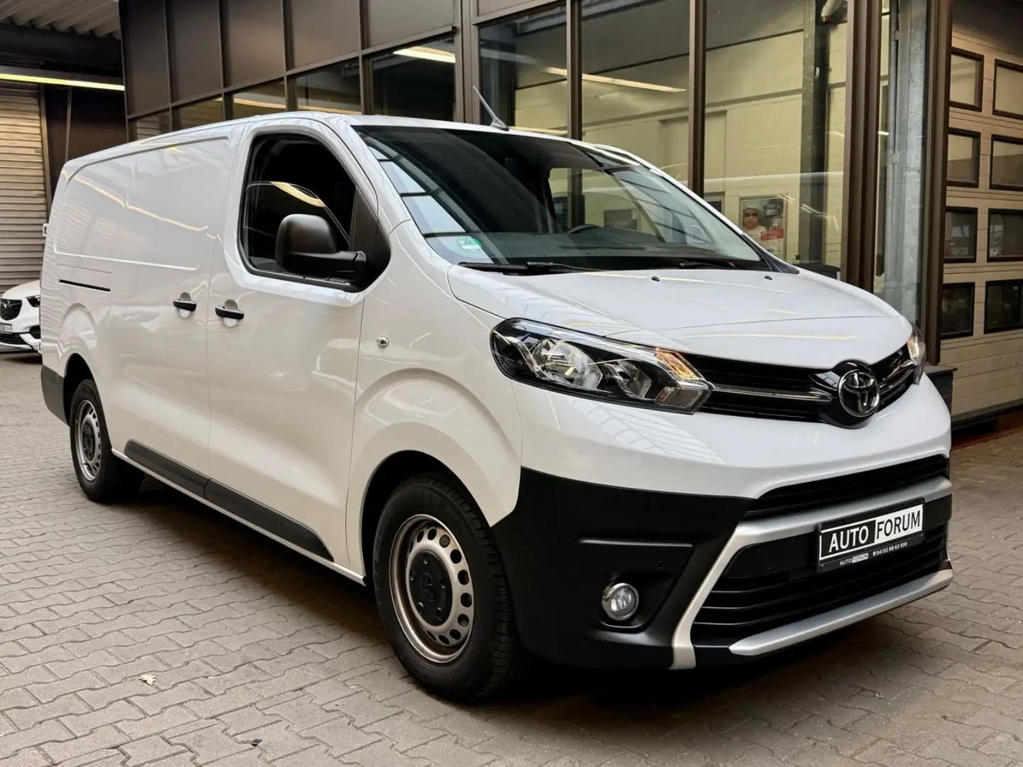 Toyota Proace ProAce 2.0 D L2 MEISTER NAVI KLIMA TEMPOMAT PDC Weiß - 2