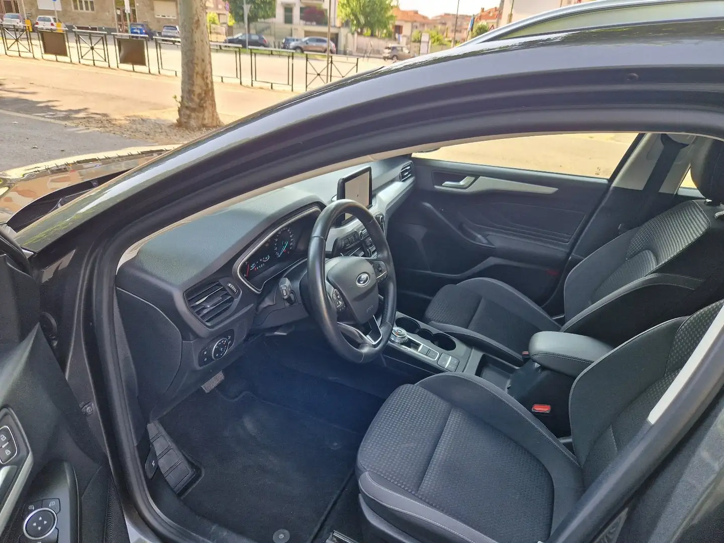 Ford Focus SW 1.5 ecoblue 120CV  Business Co-pilot Gris - 2