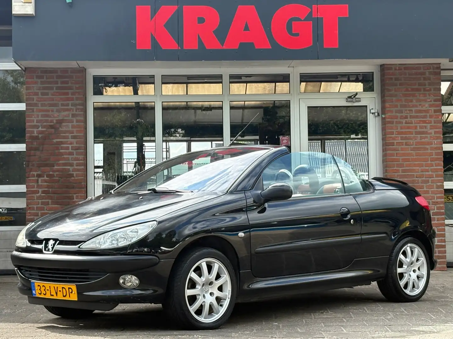 Peugeot 206 CC 1.6-16V 109 pk - cabrio - airco - APK 08-2027! Zwart - 2