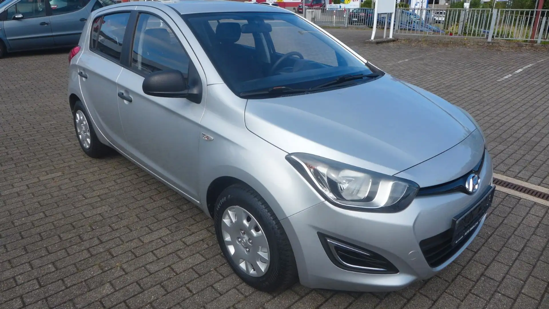 Hyundai i20 Classic-1.HAND-KLIMA-SCHECKHEFT Silber - 1