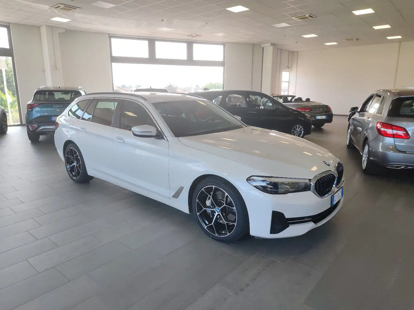 BMW 530 d xDrive 48V 249cv Touring Auto Pelle Navi LED Bianco - 2