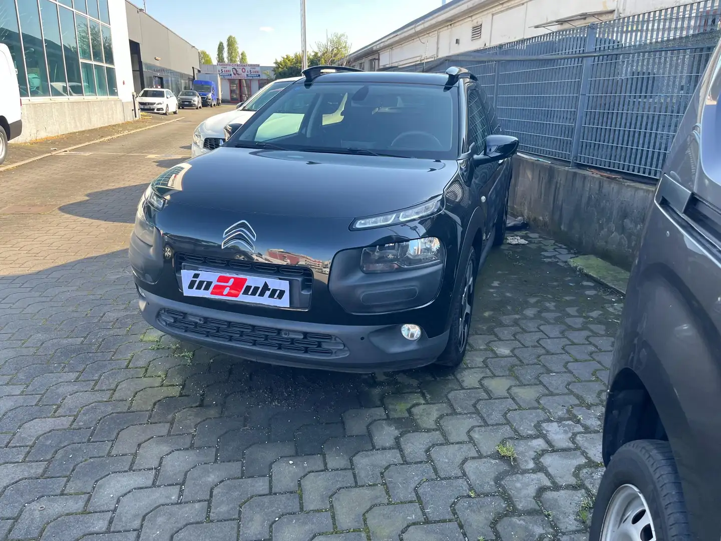 Citroen C4 1.2 puretech Shine 82cv E6 Schwarz - 2