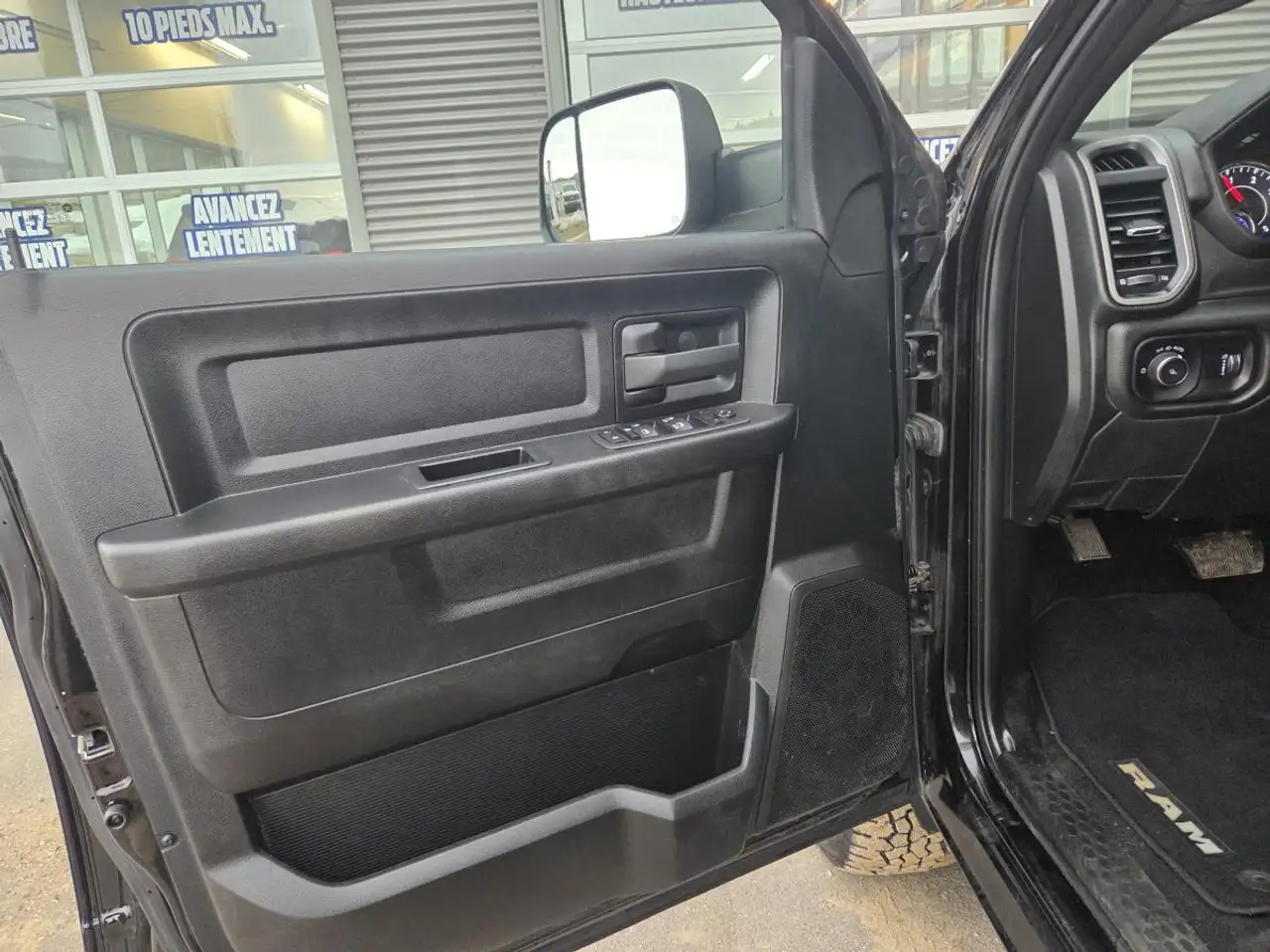 RAM 3500 снимка RAM 3500