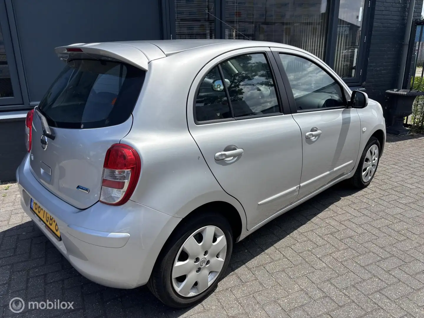 Nissan Micra 1.2 DIG-S Acenta Airco Bl.tooth CV AUX 5drs Grau - 2