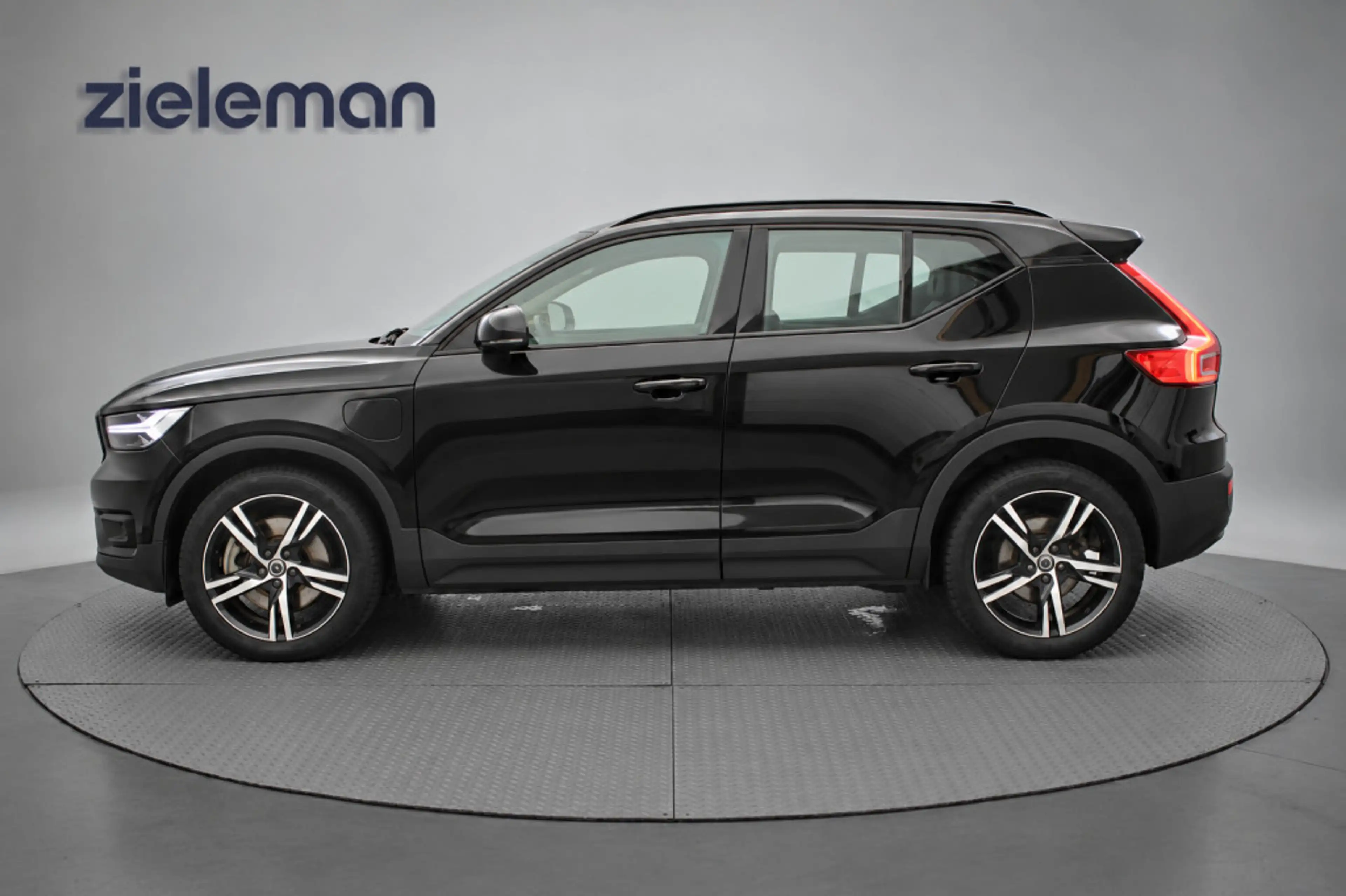 Volvo XC40 1.5 T4 Recharge R-Design - Digitaal Cockpit, Carpl — photo 21