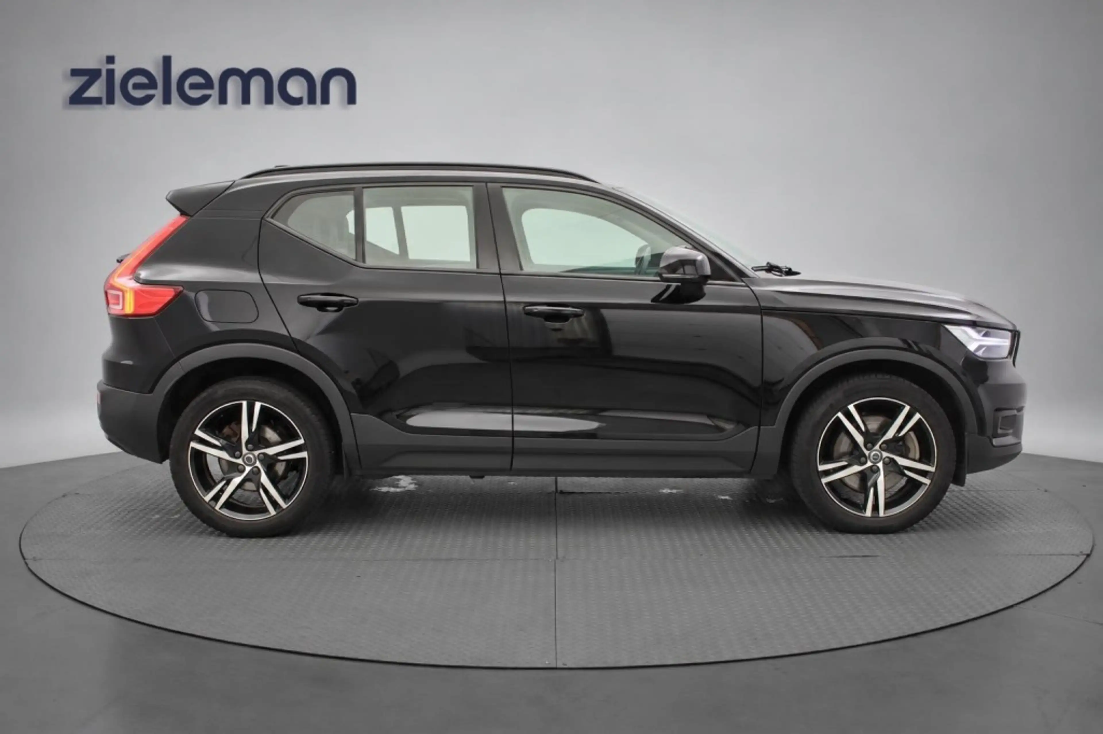 Volvo XC40 1.5 T4 Recharge R-Design - Digitaal Cockpit, Carpl — photo 18