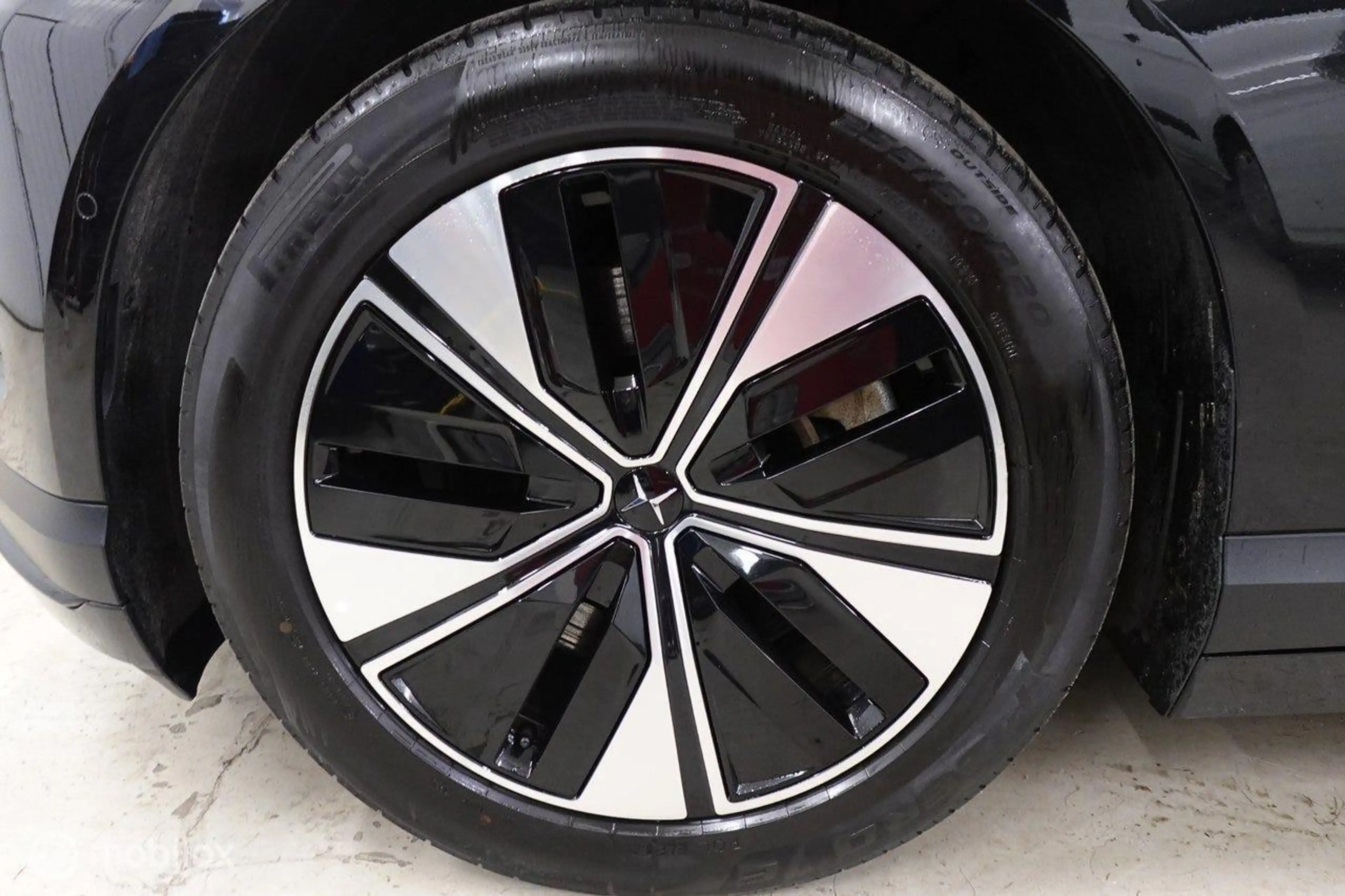 Polestar 4 Long Range Single motor Plus Pilot 100 kWh — photo 19