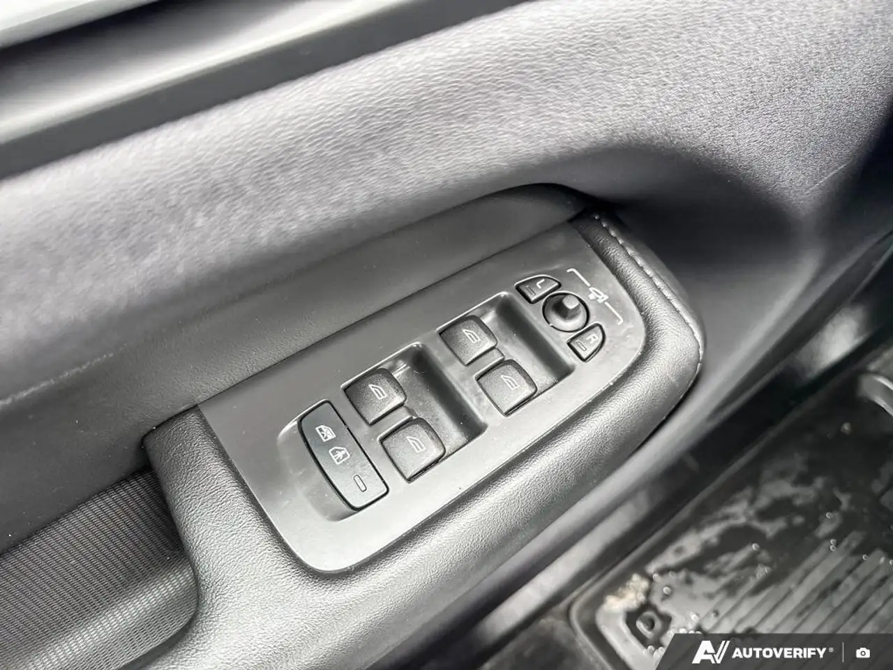 Volvo XC60 снимка Volvo XC60