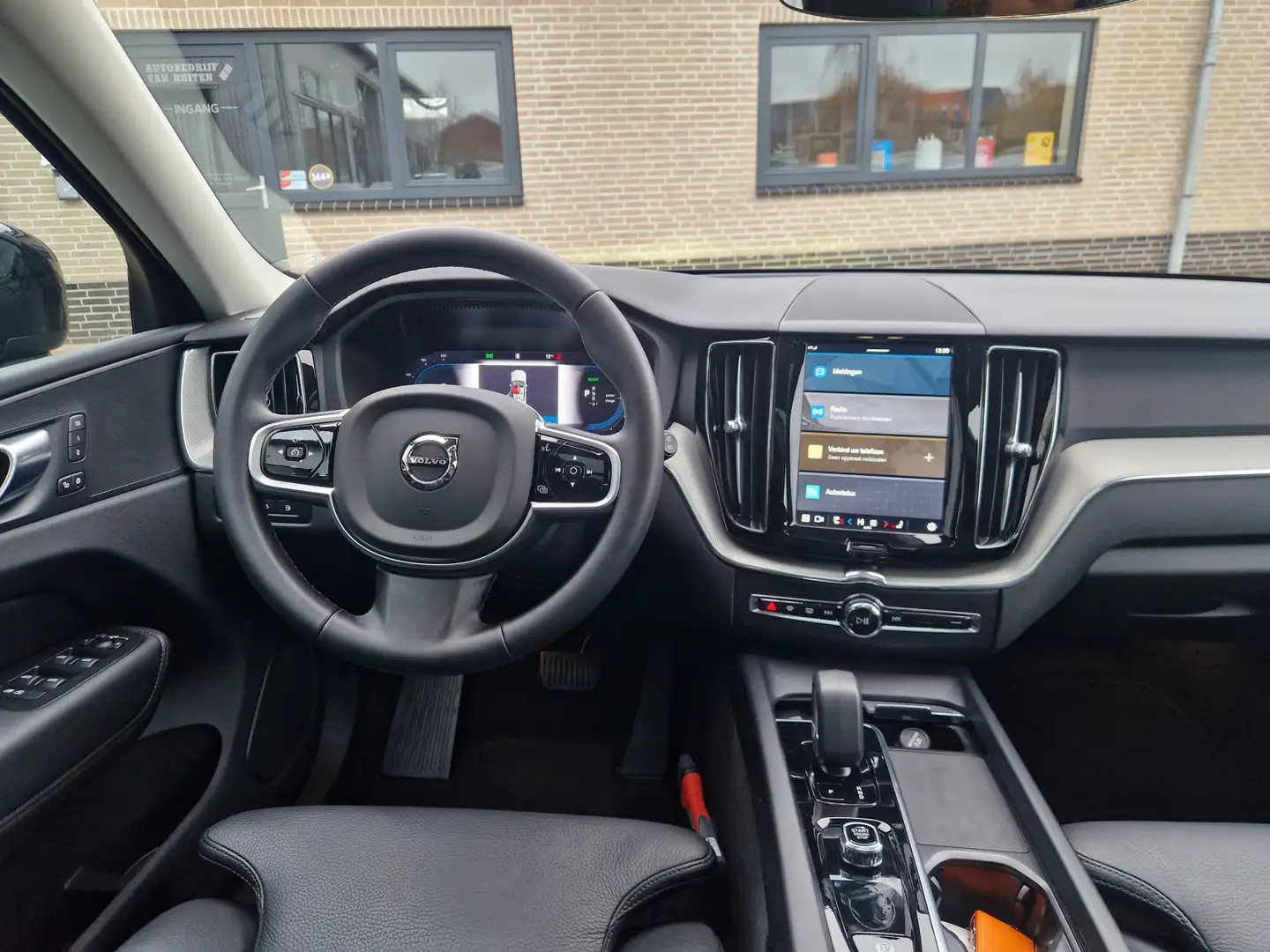 Volvo XC60 2.0 T6 Plug-in hybrid AWD Plus Dark Panoramadak | Albastru - 2