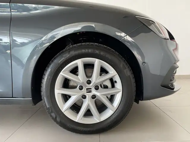 Seat Leon view 8
