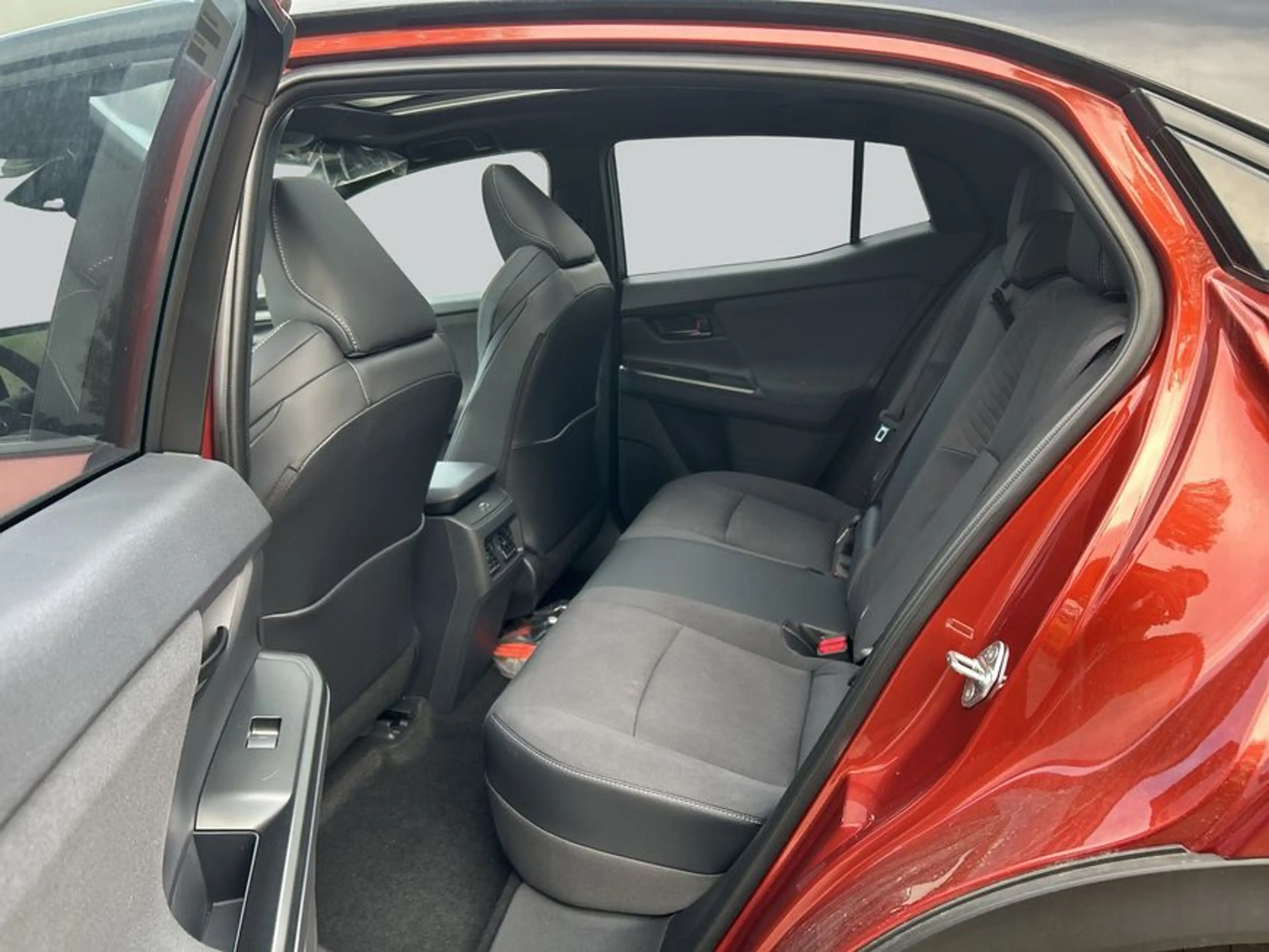 Toyota C-HR+ + AWD Lounge 342 PS — photo 12