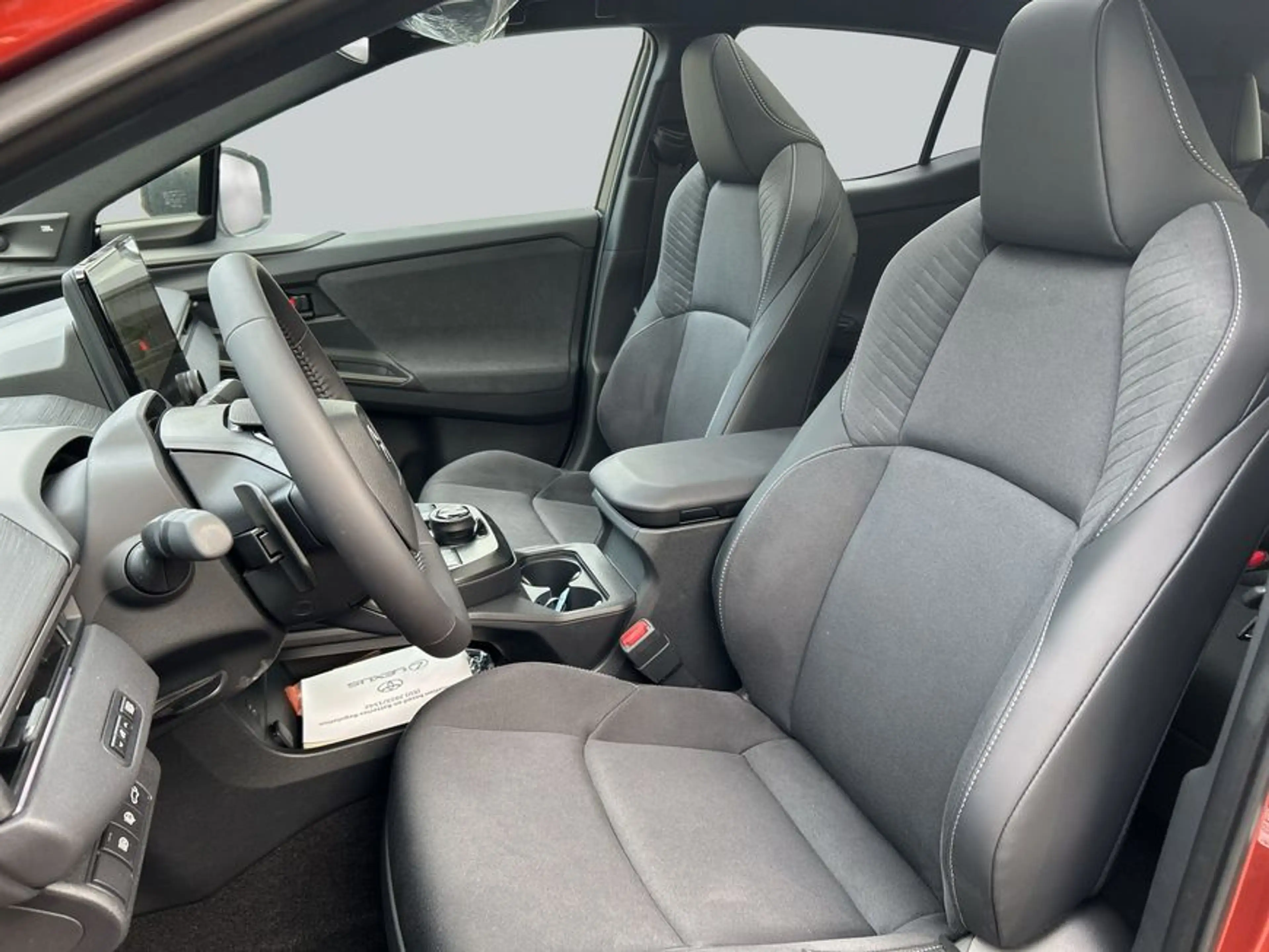 Toyota C-HR+ + AWD Lounge 342 PS — photo 11