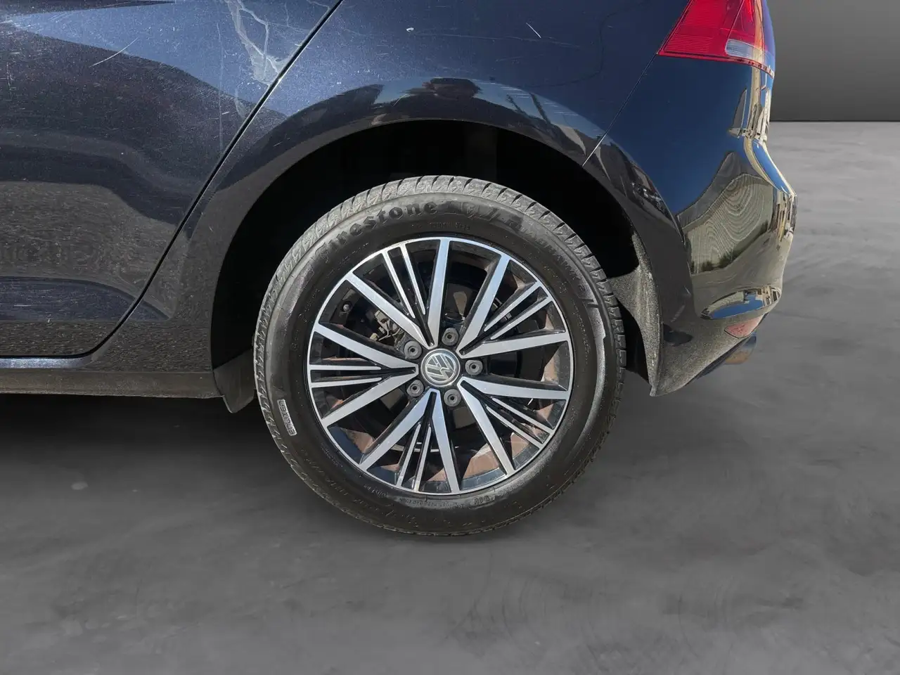 Volkswagen Golf Standard Model — photo 18