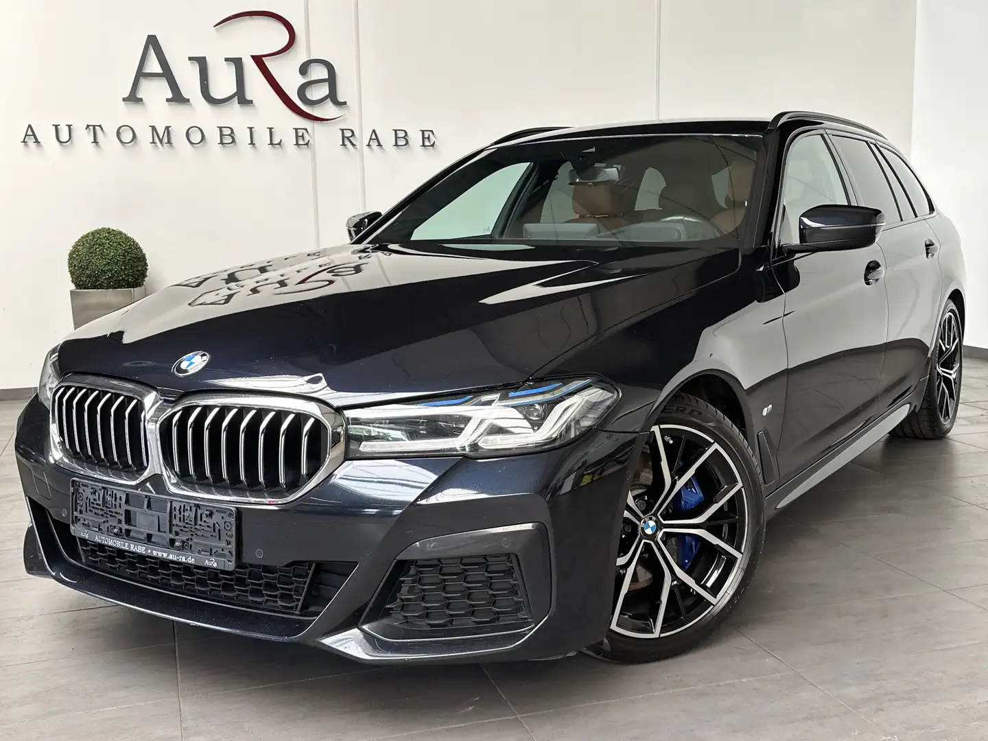 BMW 520 Touring M-Sport NAV+LASER+HEAD-UP+19ZO+KAMERA Schwarz - 1