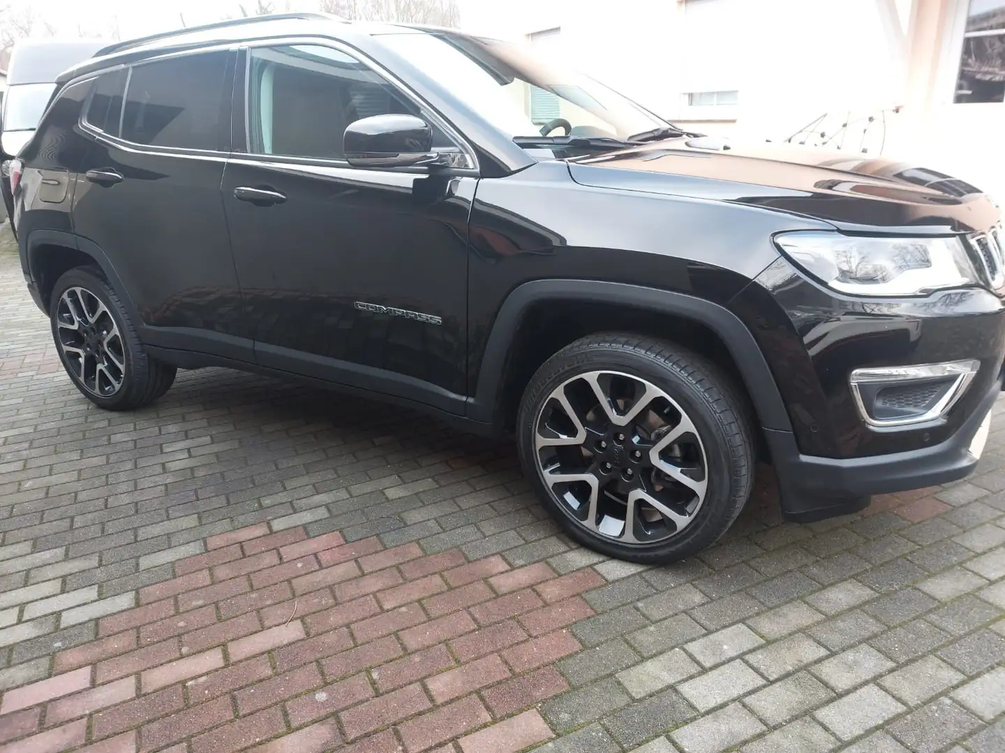 Jeep Compass 4x4+170PS+LEDER+19ZO+ACC+ERST 23TKM! Noir - 2