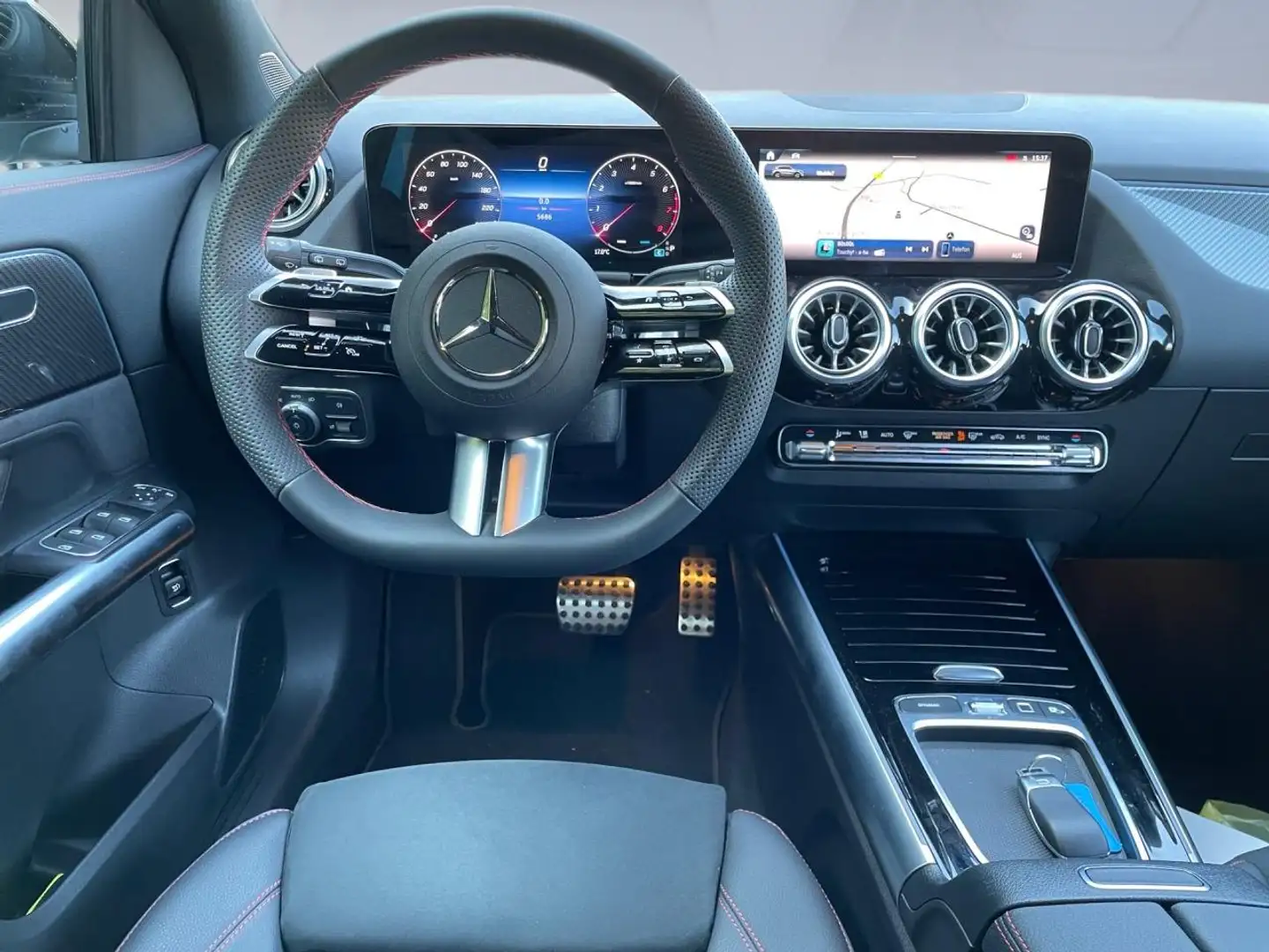 Mercedes-Benz GLA 200 AMG-EDITION+NIGHT+MULTIBEAM-LED+SOUND Silber - 2