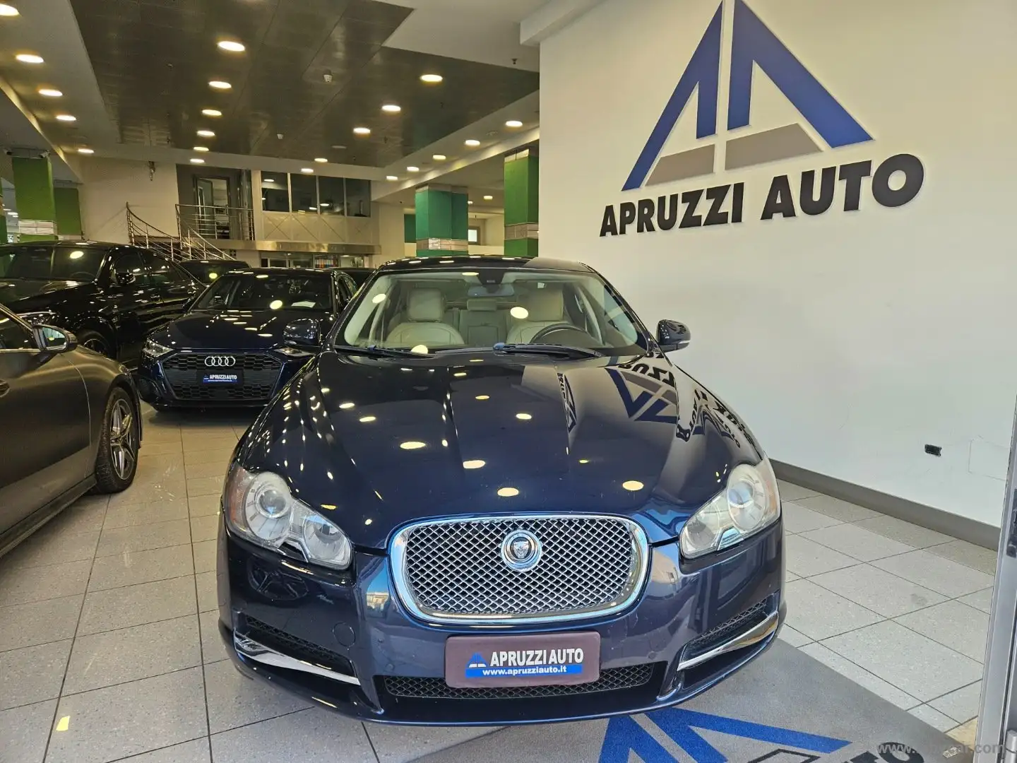 Jaguar XF XF IBerlina 3.0ds V6 Luxury auto Bleu - 2