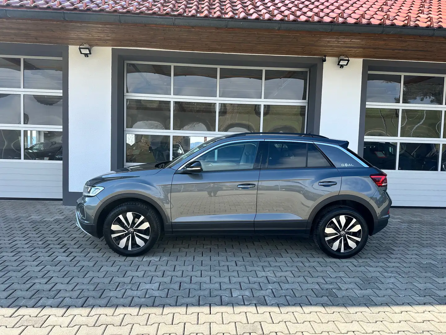 Volkswagen T-Roc Goal 1,0 TSI *DIGITAL*PDC*ACC*APP*NAVI*SITZHZ* Grau - 2
