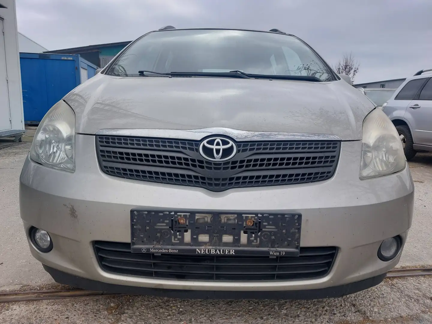 Toyota Corolla Verso Beige - 1