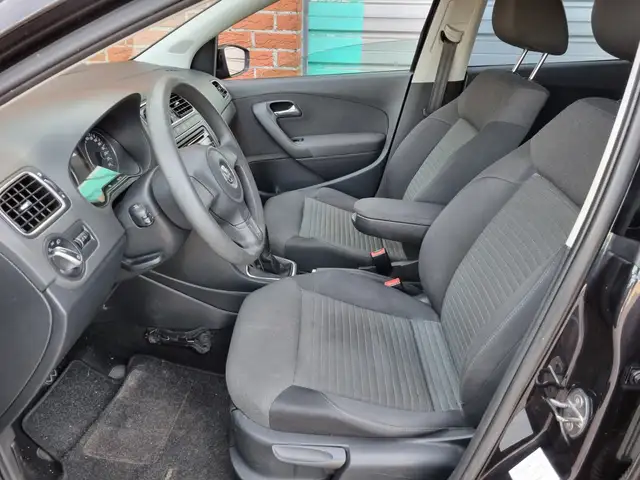 Volkswagen Polo view 5