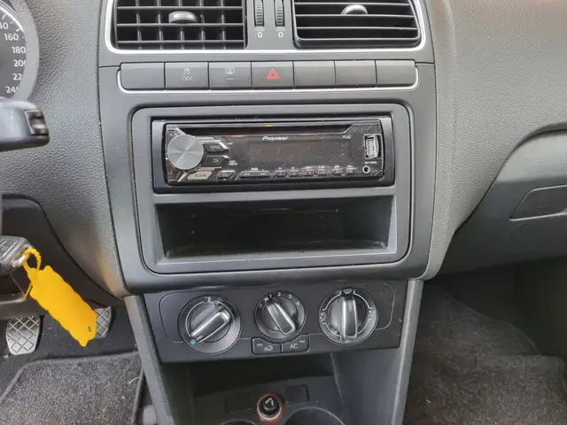 Volkswagen Polo view 16
