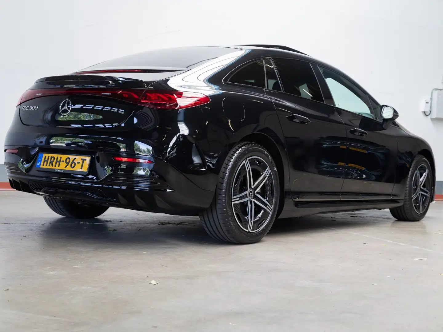 Mercedes-Benz EQE 300 Limousine Sport Edition LIMITED Panorama dak Zwart - 2
