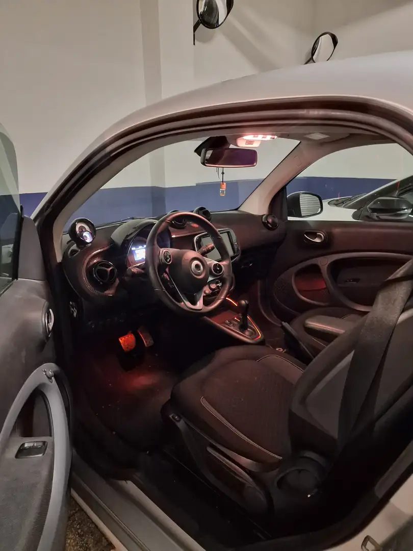 smart city-coupé/city-cabrio EQ FORTWO COUPE Szary - 2