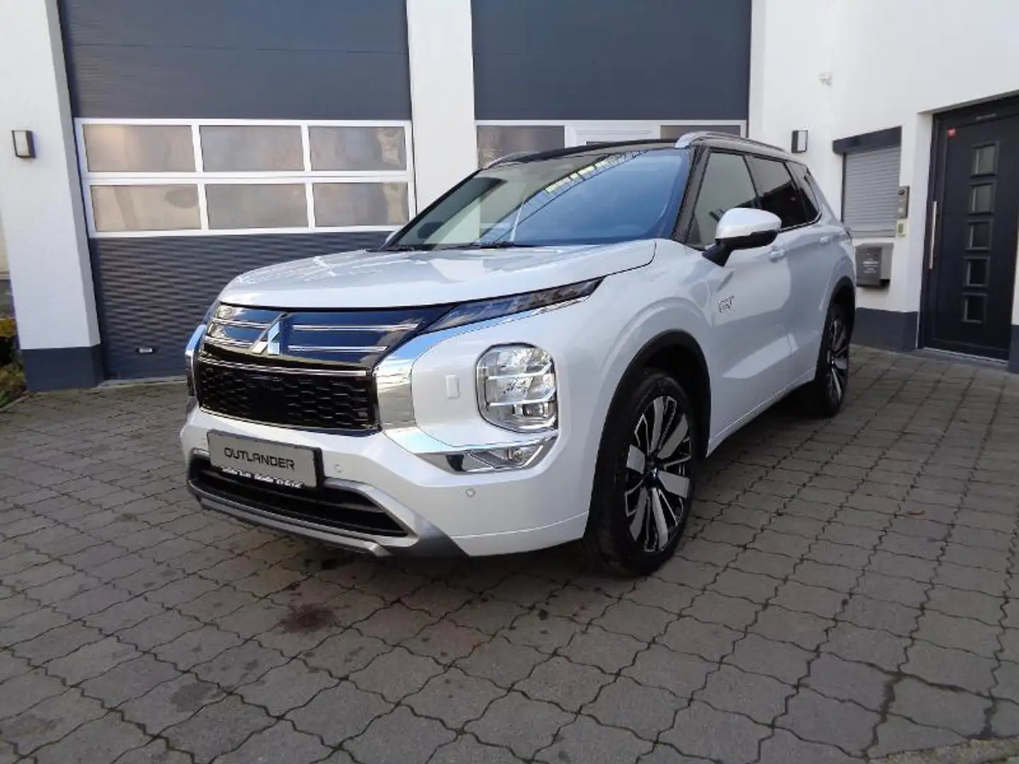 Mitsubishi Outlander 2.4L PHEV TOP 2-Farb Weiß - 2