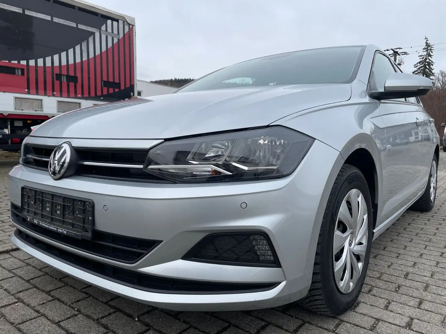 Volkswagen Polo VI Comfort NAVI/SHZ/TEMPO/8-FACH/SEITE RE. Silber - 1