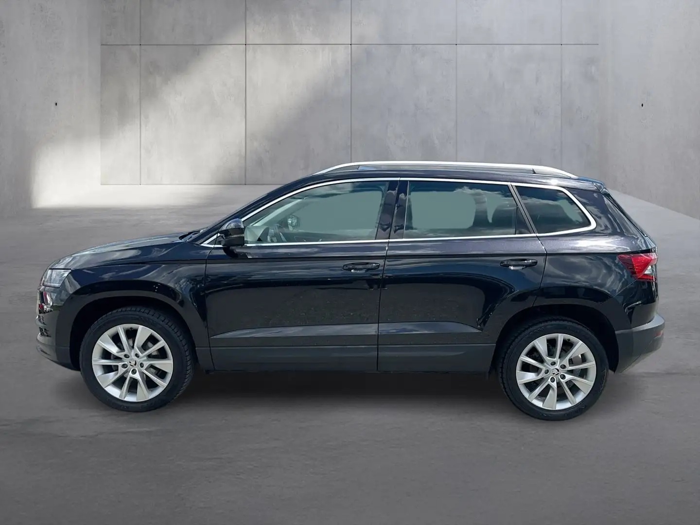 Skoda Karoq Style LE TDI Schwarz - 2