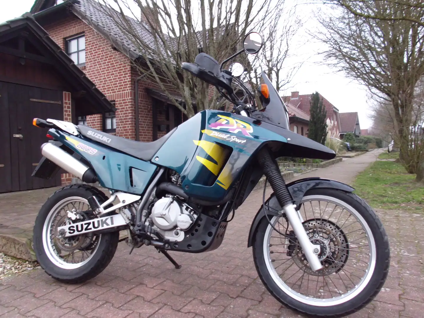 Suzuki DR 800 Vert - 1