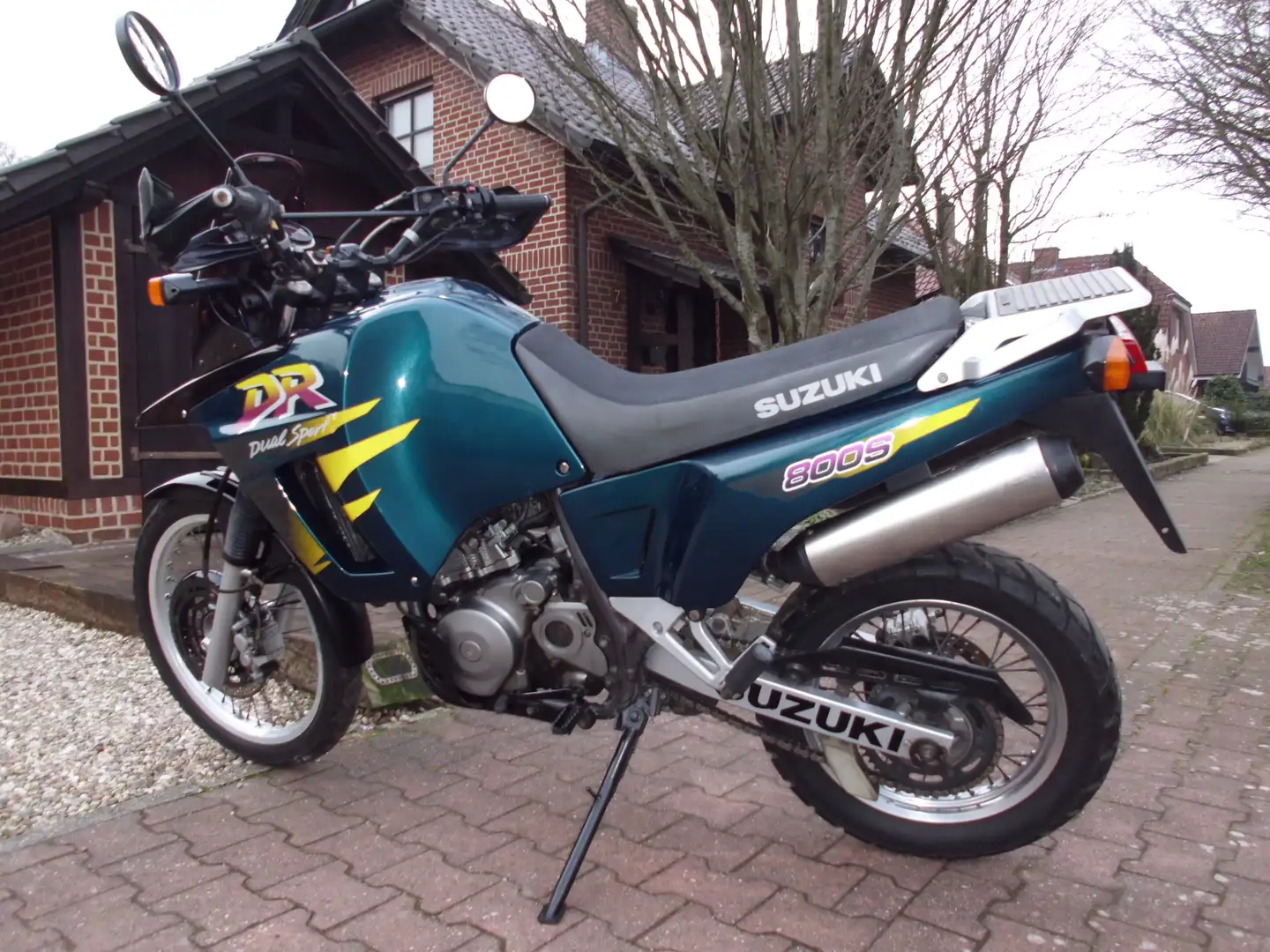 Suzuki DR 800 Vert - 2