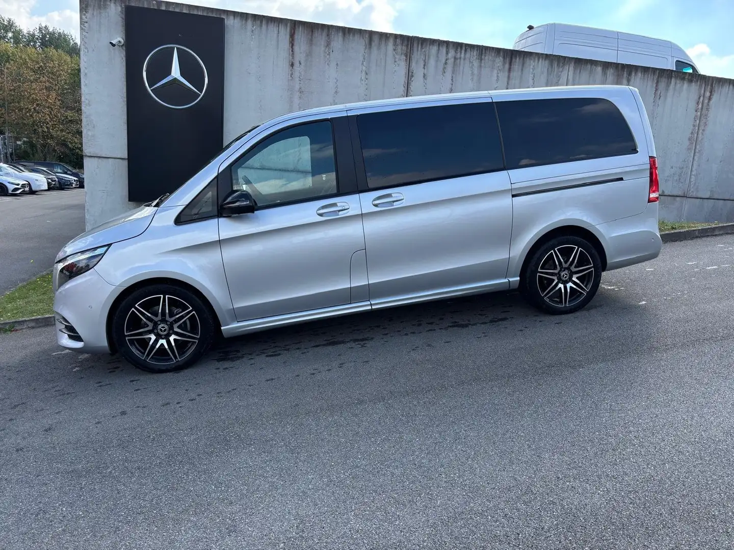 Mercedes-Benz V 300 V 300 d L2 UTULITAIRE-5 PL-PACK AMG Argent - 2