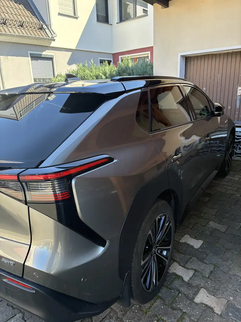 Toyota bZ4X bZ4X X-MODE Grau - 1