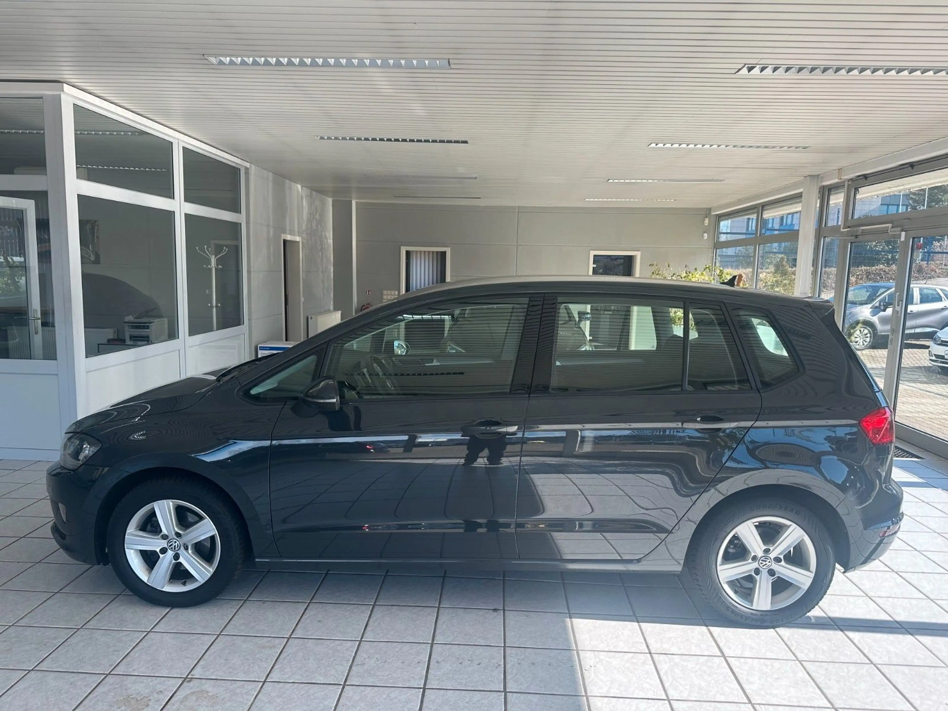 Volkswagen Golf Sportsvan Comfortline*DSG*Xenon*Navi*PDC* — photo 8