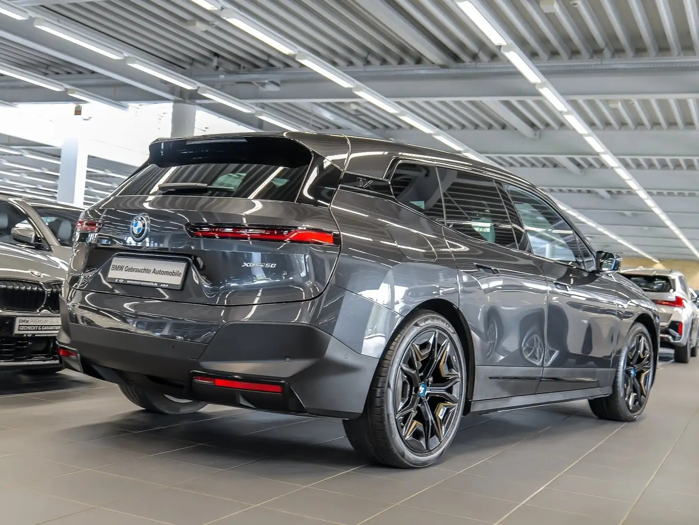 BMW iX xDrive50 HUD PANO ACC AHK RFK NAVI Standh. Grau - 2
