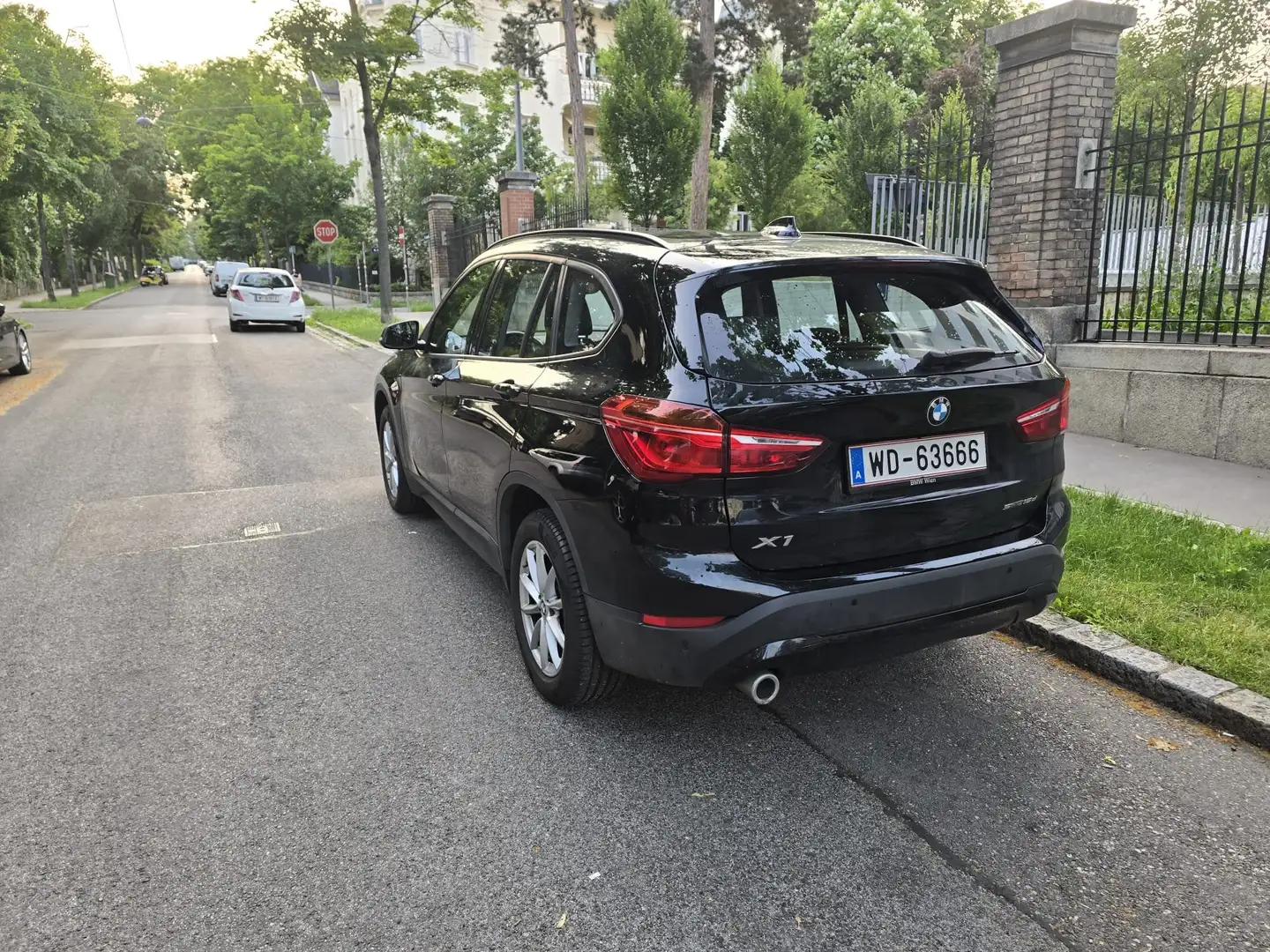 BMW 116 116d Schwarz - 2