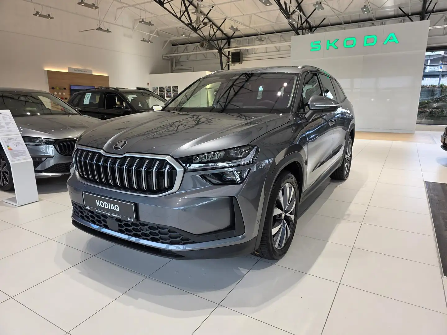 Skoda Kodiaq 1.5 TSI mHeV DSG Selection 7-Sitze Grau - 2