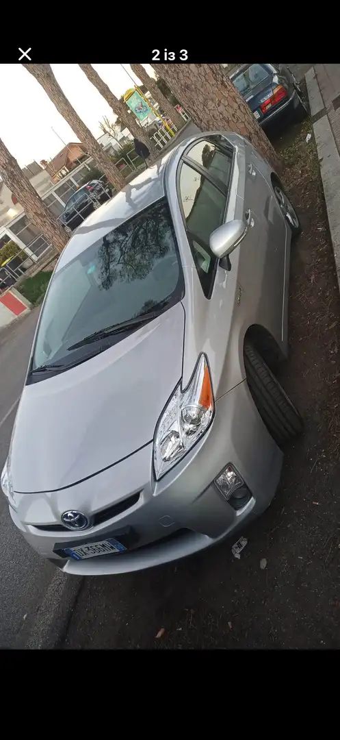 Toyota Prius (Hybrid) - 1