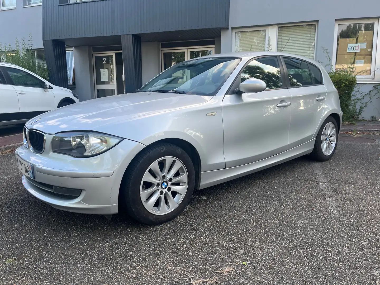 BMW 118 118d 143 ch Confort A Gris - 1