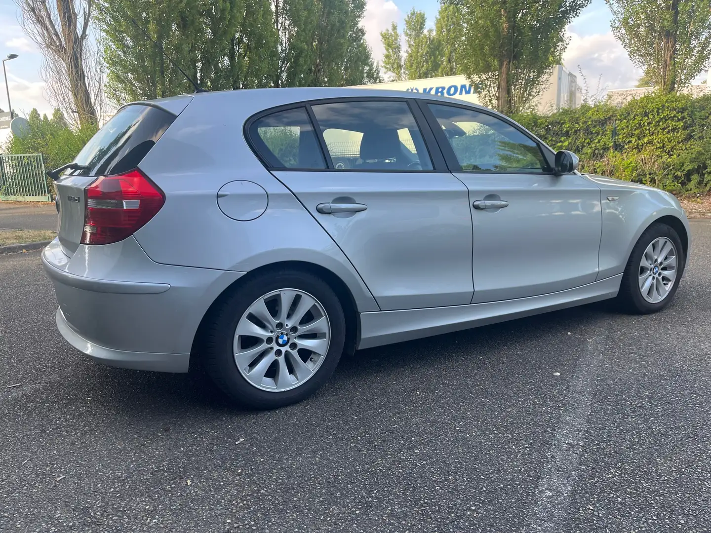 BMW 118 118d 143 ch Confort A Gris - 2
