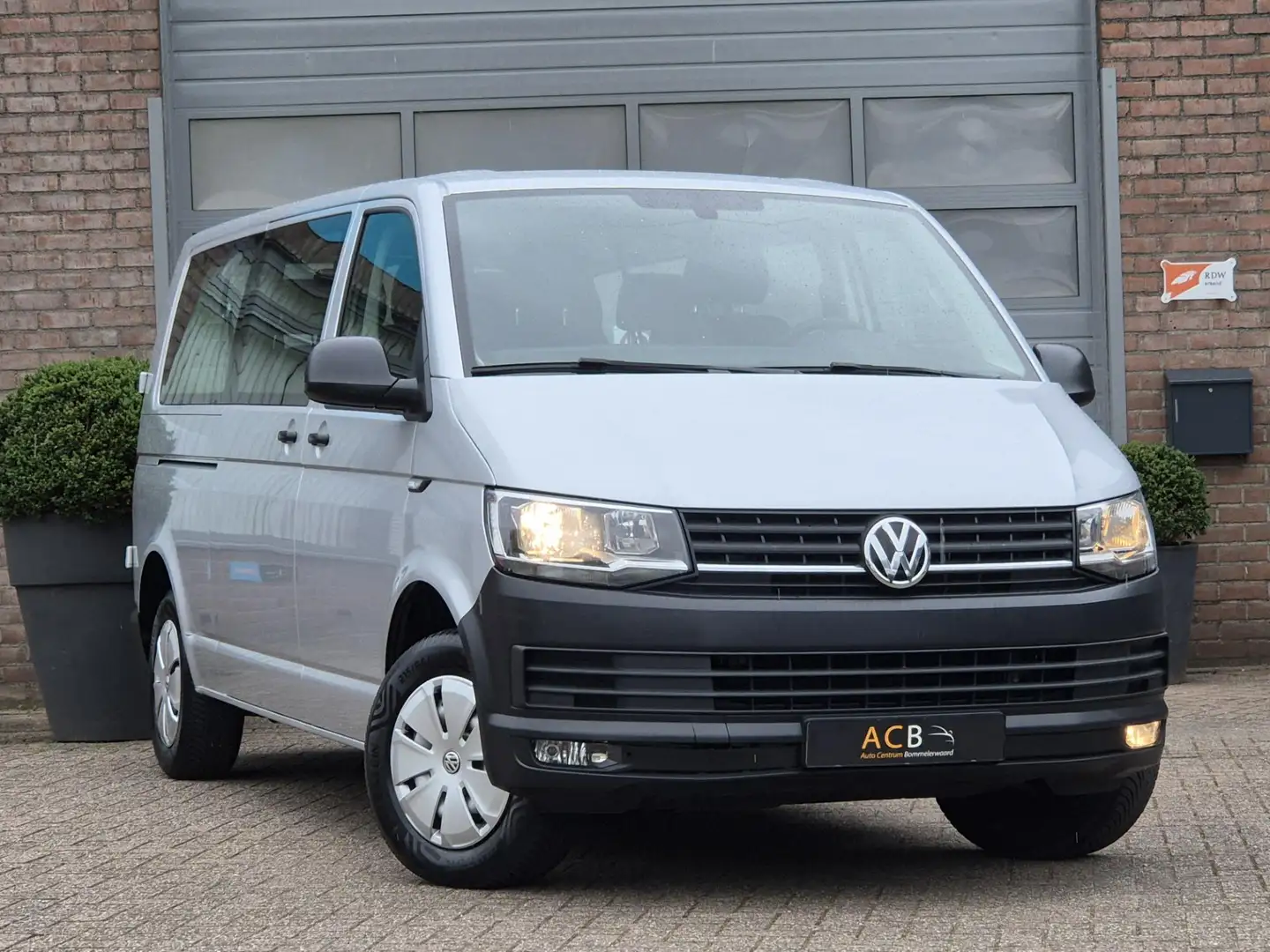 Volkswagen 2.0 TDI L2H1 9 PERSOONS Comfortline incl BTW/BPM T Gris - 1