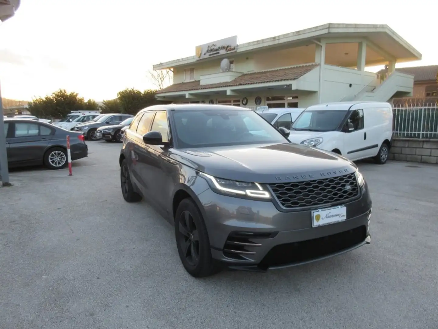 Land Rover Range Rover Velar 2.0D I4 240 CV R-Dynamic S NAVIG/COCKPIT/FARI LED Grijs - 1