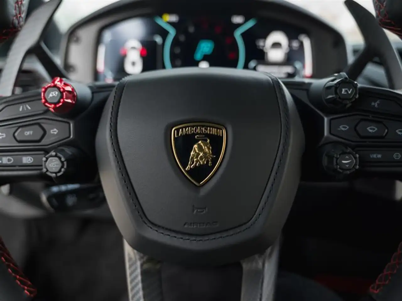 Lamborghini Revuelto снимка Lamborghini Revuelto